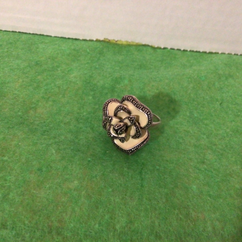 Ring - Picture 4 of 4